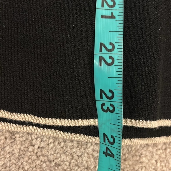 Max Studio London Elegant Black Sweater Sz Medium - Picture 10 of 12